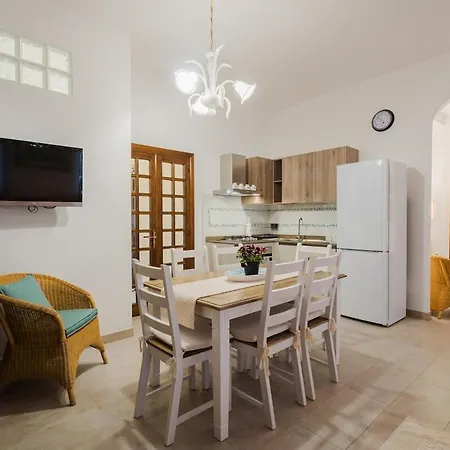 Affittasardegna- Portico Delle Rose Apartment